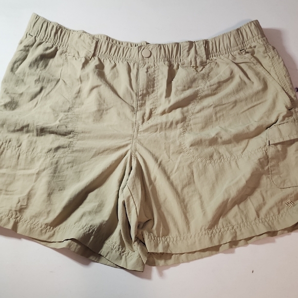 Columbia Women's Tan Cargo Shorts - Picture 1 of 5